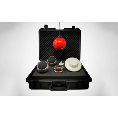 Gallo Acoustics Installer Demo Case Includes 4 speakers and various mounting options (pieza)